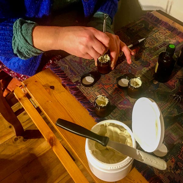 Blending a cream with essential oils